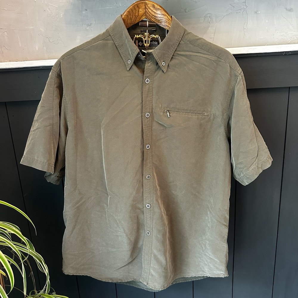 Columbia Men's Casual Olive‎ Button-Down Shirt size Large